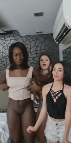 Slut gets dommed by her hotter friends.