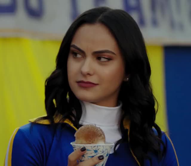 Camila Mendes