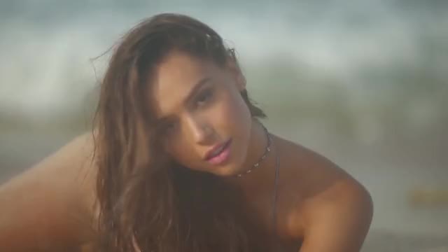 Alexis Ren is the SI Swimsuit 2018 Rookie of the Year
