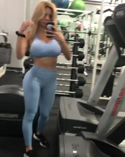 Lizzy Suarez in the gym