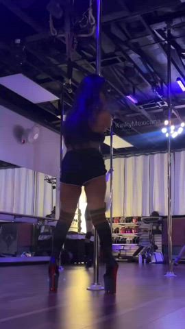 amateur ass dancing latina onlyfans petite pole dance twerking gif