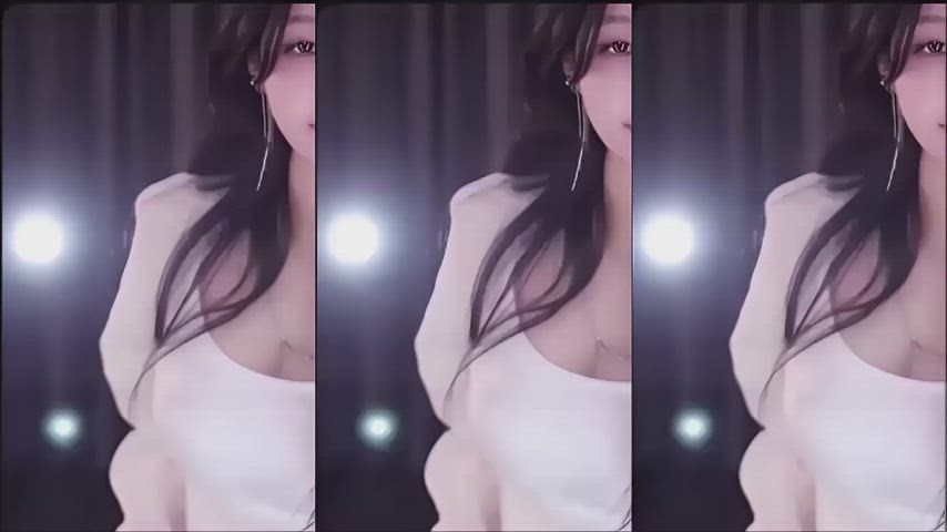 小火龙0w0 Sexy & pretty chinese babe dancing in white (close up)