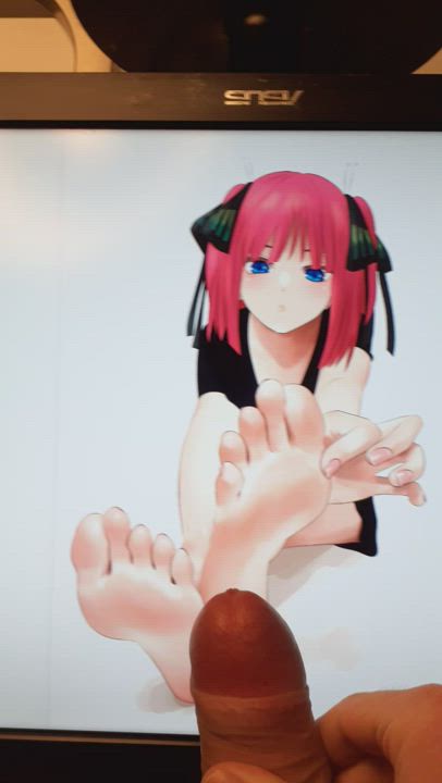 i love Nino and her feet!