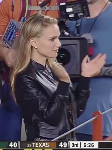 Natalie Portman, Blonde and Busty