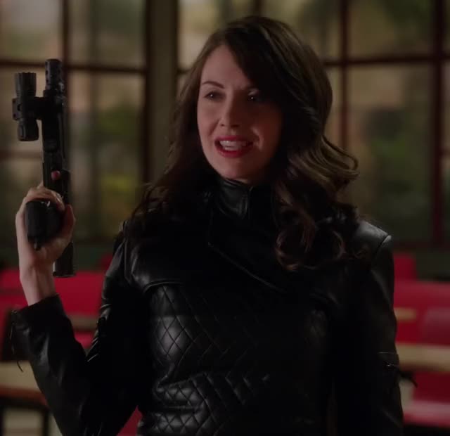 Alison Brie - Community S04E13 - 02