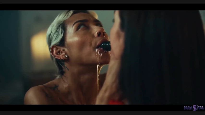 Veronica Leal feeding alien parasite to Matty Mila 