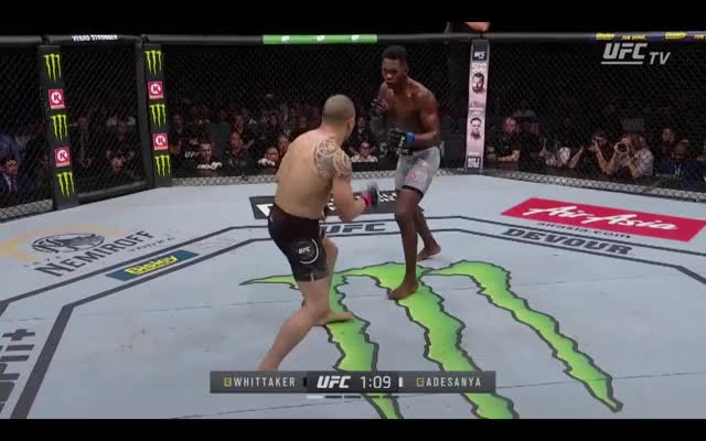 Adesanya |Whittaker| Takes angle to avoid 4