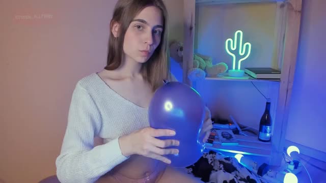 https://www.manyvids.com/Video/2235751/three-balloons-under-my-ass/