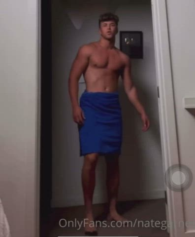 Wanna Find Out What This Blonde Hunk Has Under His Towel?⁉️?Check Him Out On