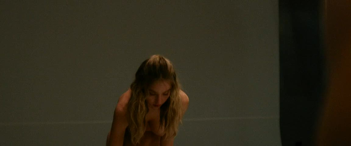 ass celebrity sydney sweeney tits gif