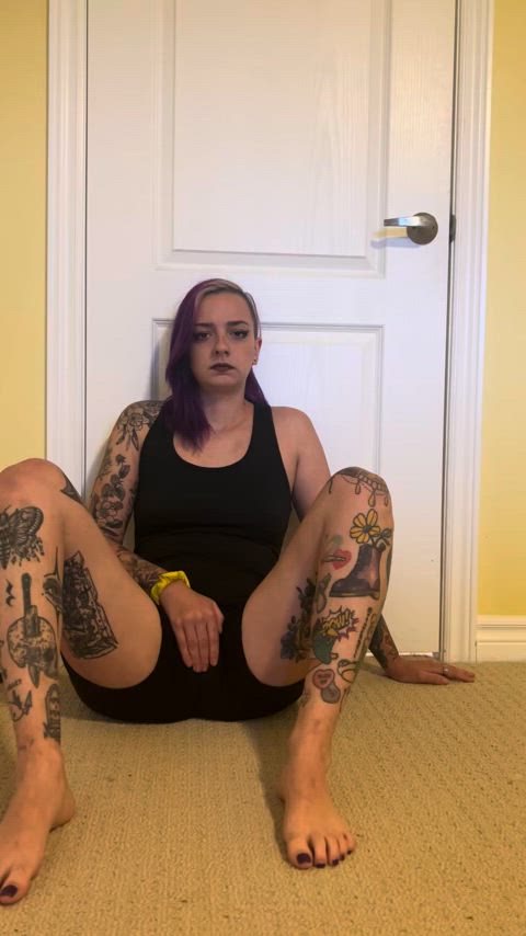 tattoo tattooed tattedphysique goth-girls gif