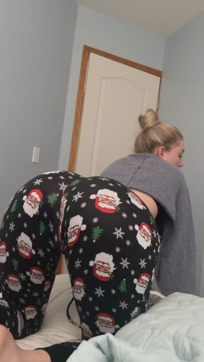 Ass Bending Over Thick gif