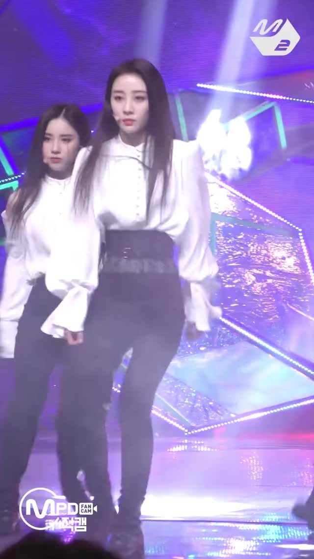 190221 [MPD직캠] 이달의 소녀 이브 직캠 ‘Butterfly’ (LOONA Yves FanCam)