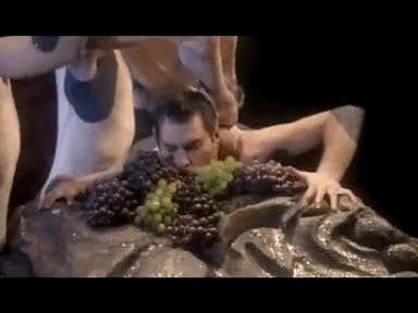 Freddie eats grapes