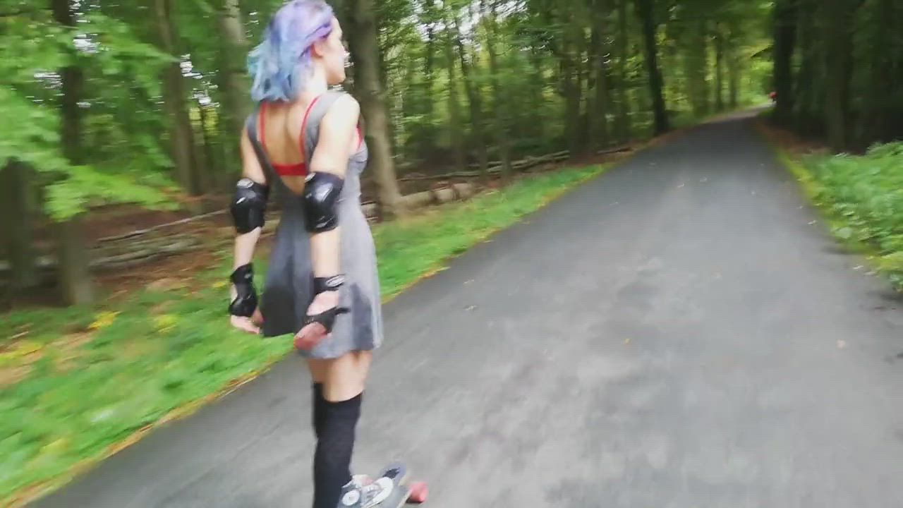 Flashing her ass while longboarding