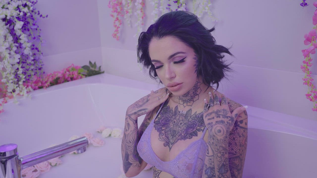 Leigh Raven - Tattooed Alt Adult Performer - Feelstars 2021