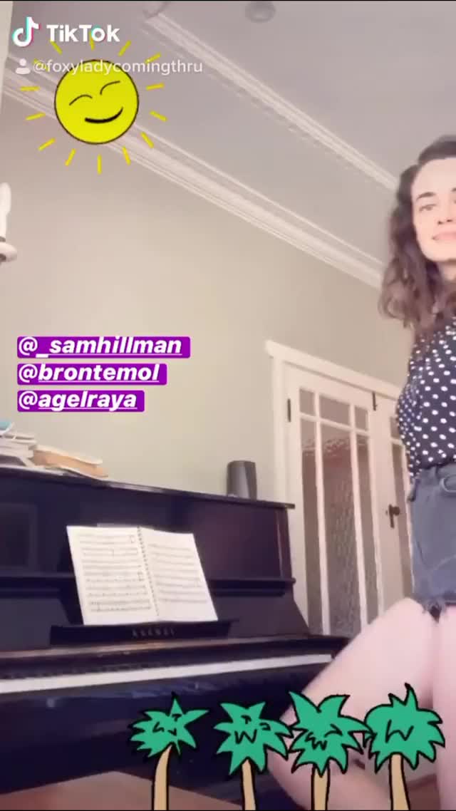 Sarah Stephens - dancing on TikTok (via IG Story) in short shorts to Kokomo (3/22/20)