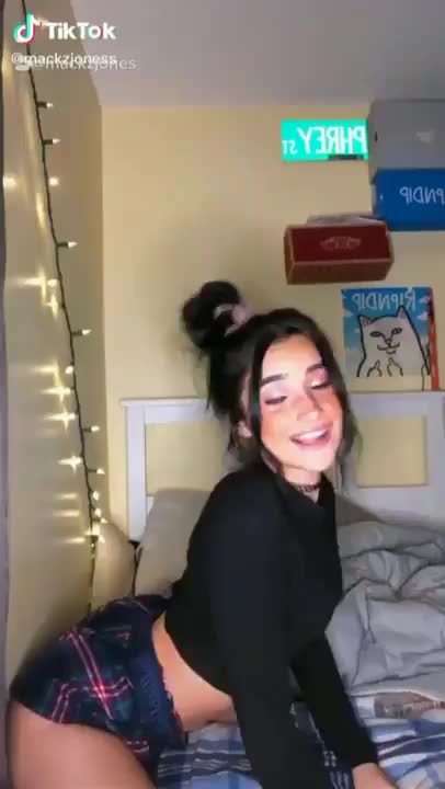 Sexy TikTok Babes - @ mackzjoness