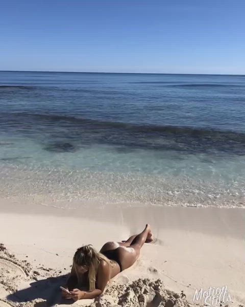 argentinian ass blonde tits gif