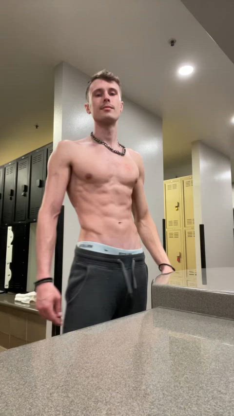 abs gym muscles onlyfans public tease teasing flexing exposed-in-public gay-muscle