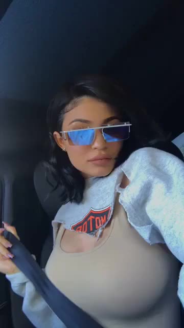 Kylie Jenner huge tits