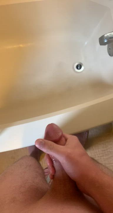 Wish i didn’t have to waste this cum in my tub