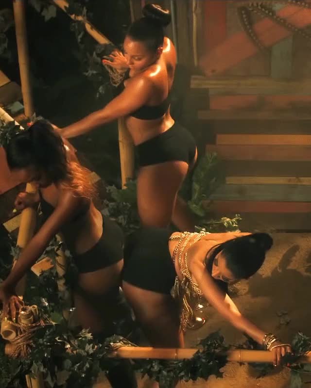 Nicki Minaj - Anaconda (part 5)