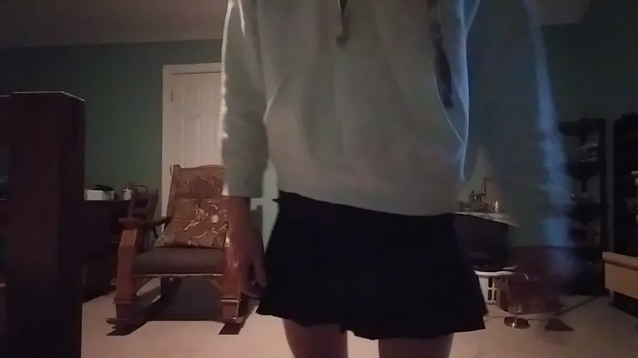 The obligatory skirt spin, it is pretty fun so i get why people do it :)