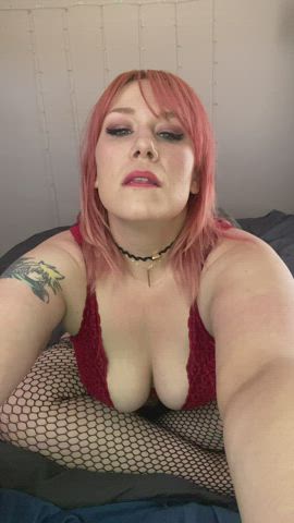 Sexy curvy milf