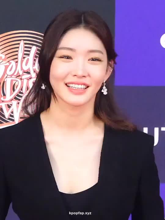 Chungha Cleavge