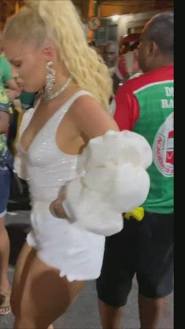 blonde brazilian celebrity dancing jiggling thick gif