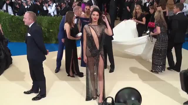 Kendall Jenner - (05.01.17) Met Gala