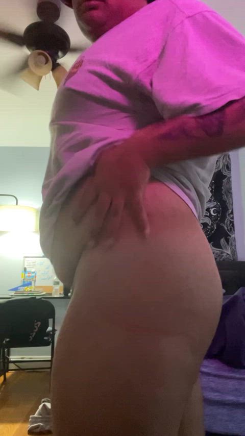 happy hump day!!! now who wants to hump this ass?