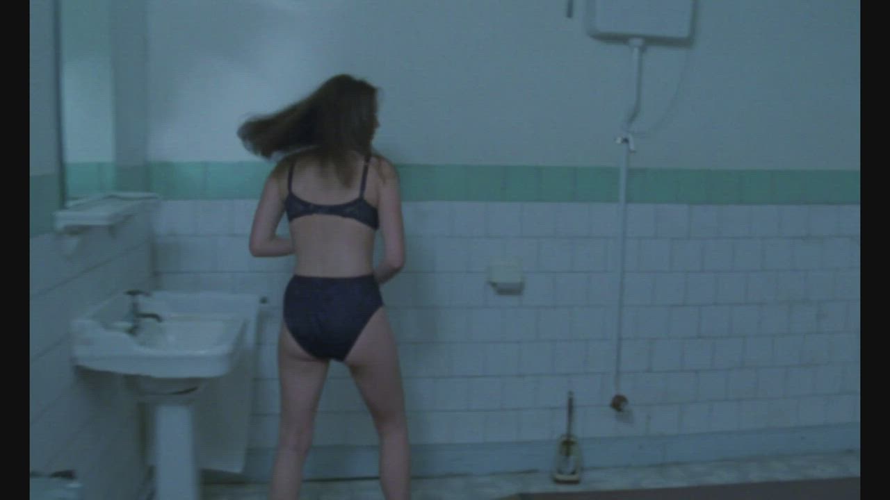 Celebrity Cinema French Marion Cotillard Nudity Shower gif
