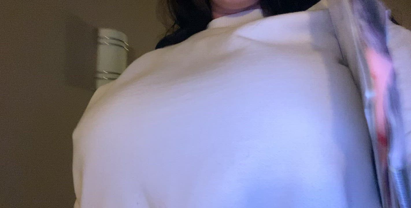 Aww it’s been a while since I’ve had my tits out for you 😈