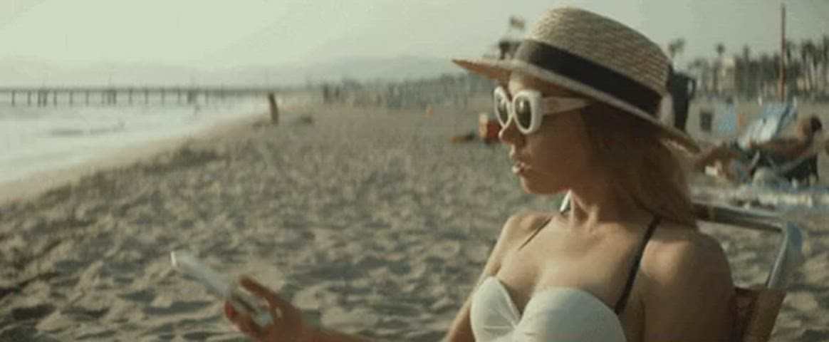 aubrey plaza glasses sexy sexy voice gif