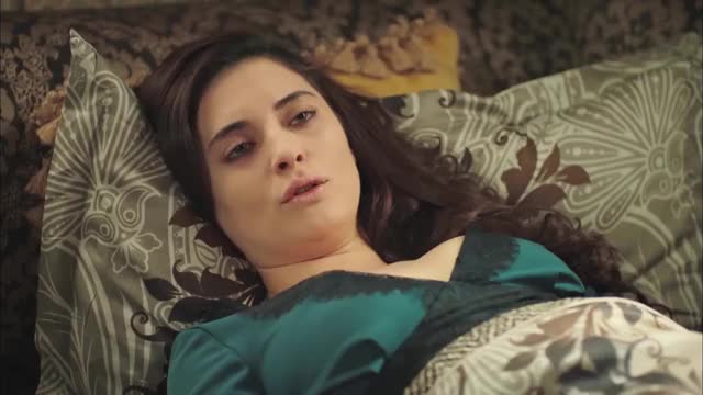 Halime Sultan in bed