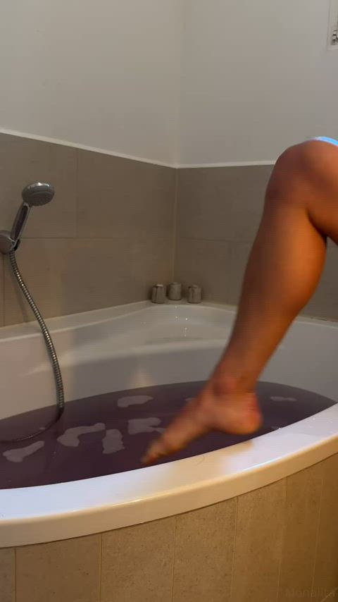 bath bathtub fit solo teen gif