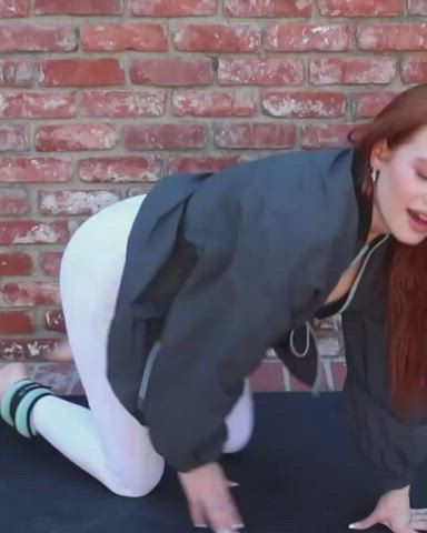 downblouse gym madelaine petsch gif