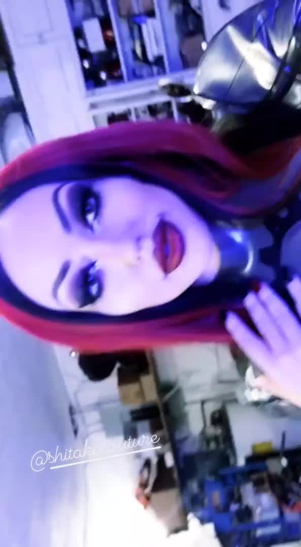 (188756) The beauty Dani Divine on latex