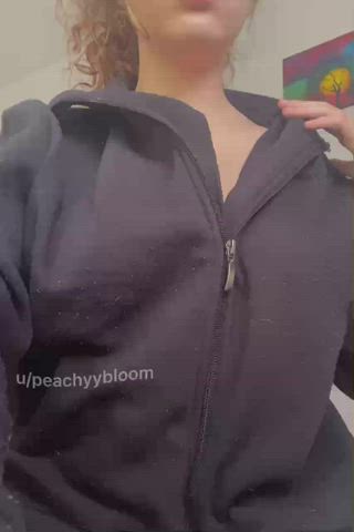 Don’t mind my old sweatshirt, just look at my boobs [19]