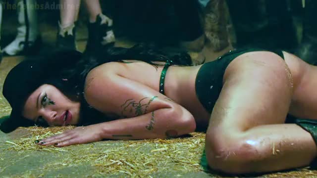 Halsey's Ass Jiggle/Twerk - 'You Should Be Sad' Music Video [Slowmo Loop, 4k Source,