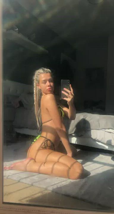 Ass Blonde OnlyFans Petite Pretty Twerking White Girl gif