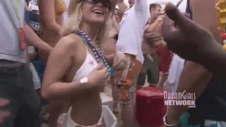 blonde boobs bouncing tits cute flashing natural tits public spring break tits gif