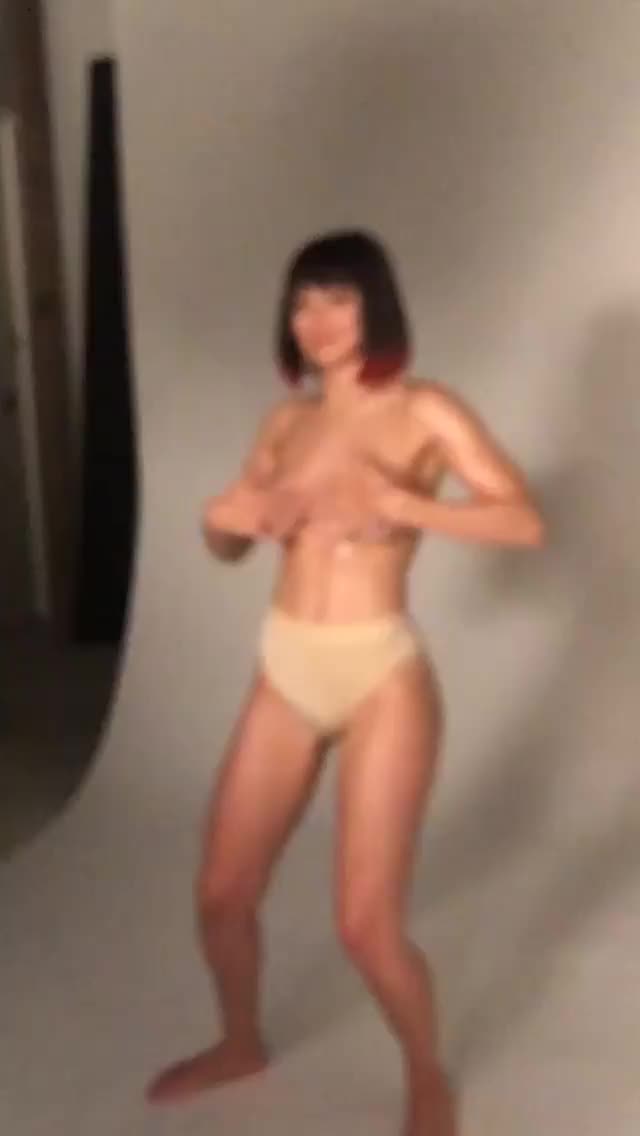 Charli XCX nude