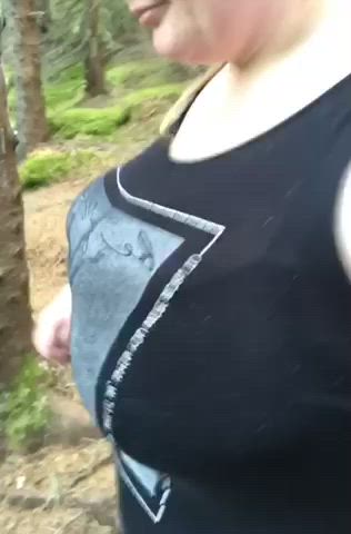 Going on a hike = Boobs Bouncing