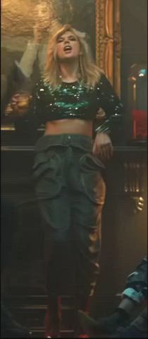belly button sexy taylor swift gif