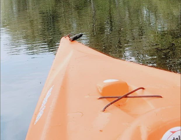 Just spread my legs in the kayak and rub that pussy