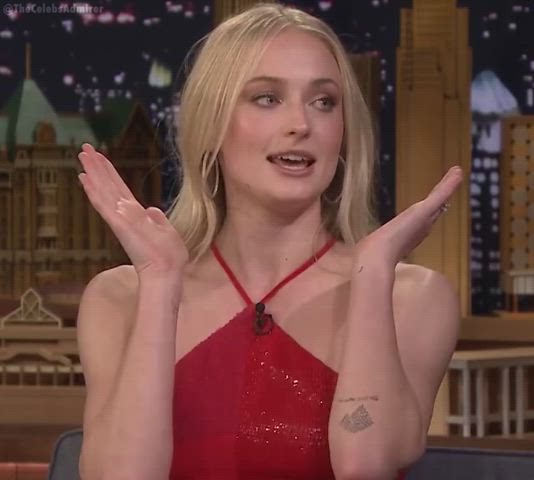 armpits blonde celebrity sophie turner gif