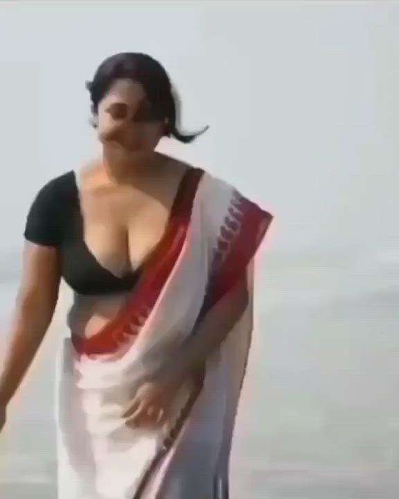 Boobs Cleavage Saree gif